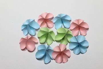 折り紙で作った手作りの花