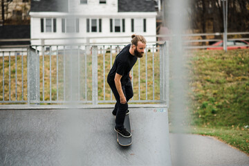 Man dropping in quarterpipe