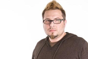 Obraz premium Man with glasses and brown sweatshirt