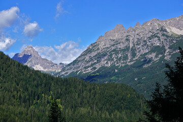 Fototapeta na wymiar Lechtal, Österreich, Tirol, Blick zum Hochvogel und Roßkarspitze