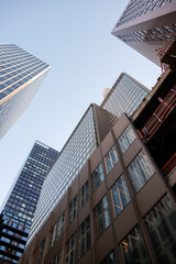 Fototapeta na wymiar Blick nach oben auf Hochhäuser im Bankenviertel von Frankfurt 