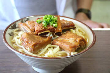 沖縄郷土料理  ソーキそば