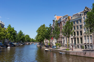 Obraz premium Historical canal houses on the Keizersgracht in the center of the Amsterdam with a blue sky in the Netherlands.