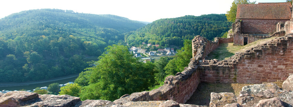 Aussicht von der Lutzelburg, Blick ins Tal, Panorama