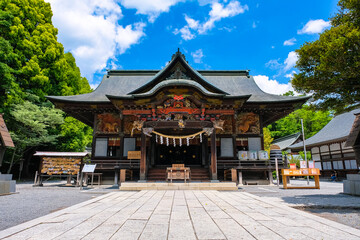 新緑の秩父神社 拝殿