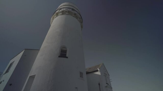 Beautiful view of white lighthouse building in the coast of hunstanton england during sunny day