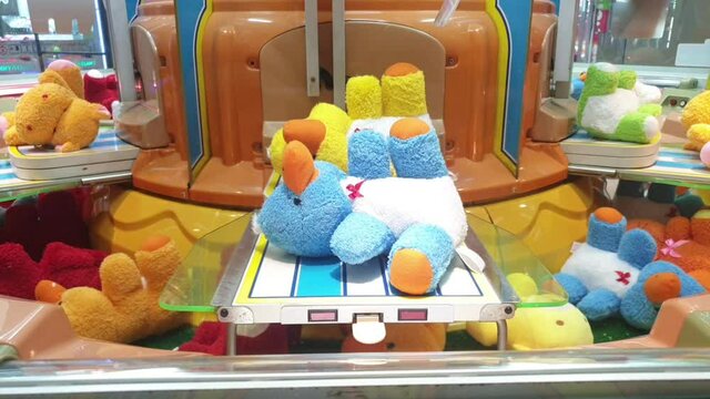 Doll Catcher Machine Electronic Simulate Claw Machine with Lights Sounds Interesting Educational Toy for Kids