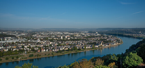 Fototapeta na wymiar Rheinblick in Richtung Niederwerth, Koblenz