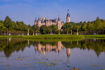 Fototapeta na wymiar Beautiful fairytale castle in Schwerin on a summer day