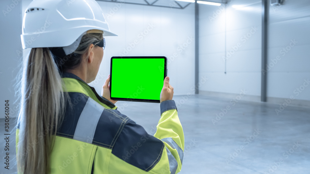 Poster Industry 4.0 Modern Factory: Female Engineer Uses Digital Tablet Computer with Green Screen Mock-up Template Suitable for Visualizing Augmented Reality Software of Mapping Manufacturing Plant Room.