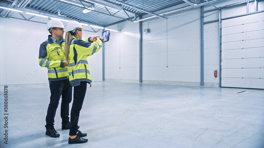 Poster Industry 4.0 Modern Factory: Two Engineers Use Digital Tablet Computer with Augmented Reality Software Visualizing of Manufacturing Plant Room Mapping, Factory Layout. Illustrative Mock-up Concept