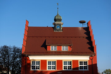 Ein Dach mit Uhrturm in Donaueschingen, Baden-Württemberg, Deutschland