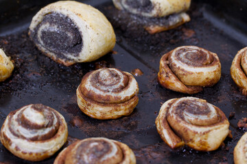 Baked buns stuffed with poppy, cinnamon and walnuts. Lie on a baking sheet. Cooking buns.