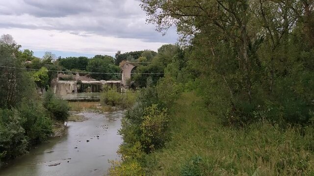 Vista lungo il fiume foglia nelle Marche
