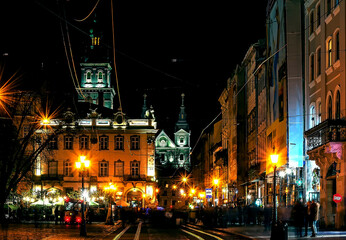 Fototapeta na wymiar Night life on the main square in Lviv Ukraine