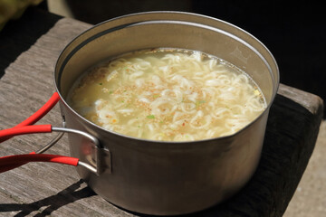 登山で作るインスタントラーメン