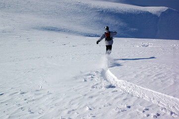 snowborder free ride