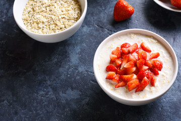 Oats porridge with strawberry
