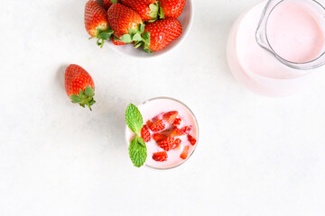 Strawberry yogurt with fresh berries