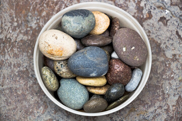 Piedras de mar en cubeta