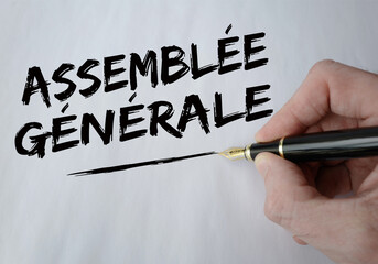 assemblée générale majuscules noir