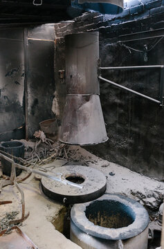Crucible in a bronze foundry