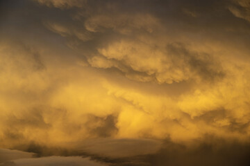 Fototapeta premium Dramatic Orange Light on a Cloud filled sky