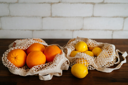 Oranges and lemons in a reusable bag