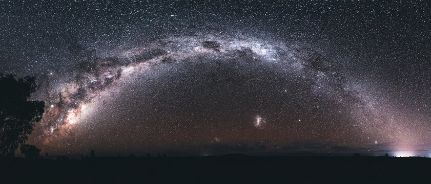 Fototapeta milky way above uluru