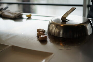 1인분에 10만원 하는 스테이크 정식인데 맛있다