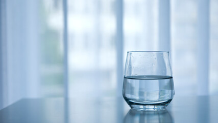Fototapeta Glas, Wasser, blau obraz