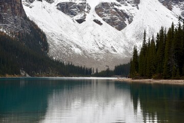 MORAINE LAKE NEAR LAKE LOUISE IN THE CANADIAN ROCKIES
