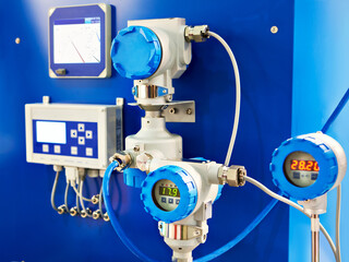 Electronic digital pressure gauge and water flow calculation equipment