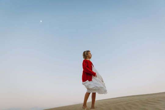 Little girl in the desert
