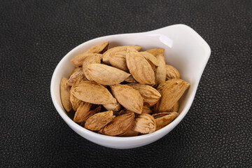 Unpeeled Almonds nuts