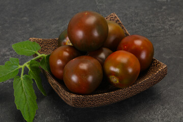 Obraz premium Black tomato -tasty fresh Kumato