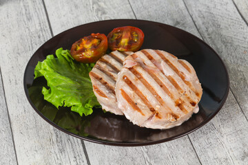 Grilled tuna steak with kumato