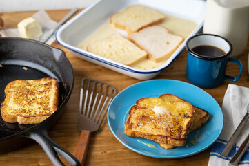 cooking french toast with iron skillet pan