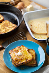 cooking french toast with iron skillet pan
