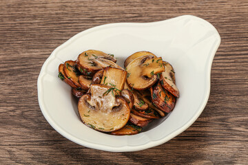 Roasted champignon with herbs and spices