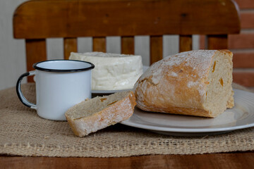 sliced ​​apricot bread and coffee.