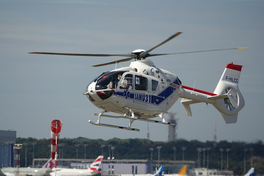 h&eacute;lico samu 31 stationnaire a&eacute;roport blagnac