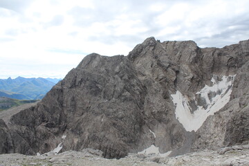 Gebirgslandschaft mit Schnee