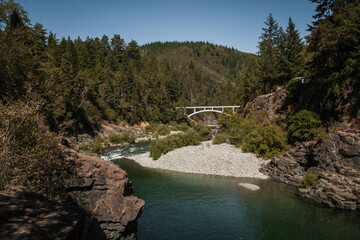 Obraz premium River and rapids of Smith River California on a hot summer day