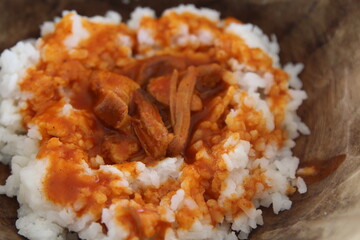 Arroz blanco con carne de res