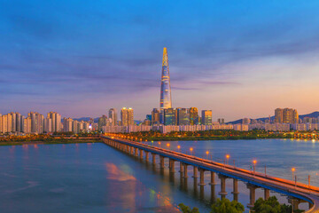 Fototapeta na wymiar twilight Seou lcity South Korea. Han River and bridge