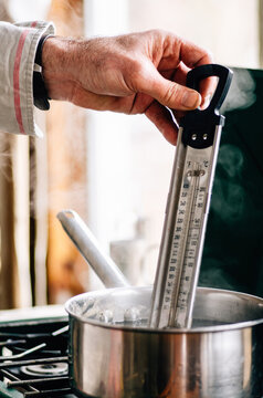 reading temperature of boiling maple syrup for candy
