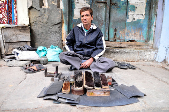 Shoe maker