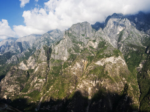 Tiger Leaping gorge and Yangtze River. China