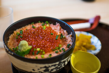 salmon and salmon roe bowl I ate at the morning market